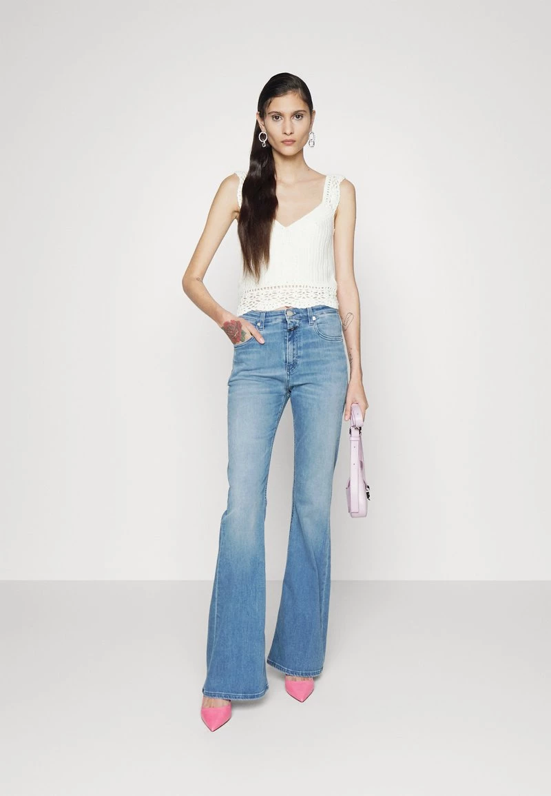 CLOSED Femme RAWLIN Jean Bootcut Bleu Moyen - Style Élégant et Confortable 4 CLOSED Femme RAWLIN Jean Bootcut Bleu Moyen - Style Élégant et Confortable – Image 2