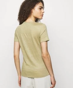 T-shirt Basique Femme DELETION LIST Vert Bark - CLOSED -Promos CLOSED Magasin 078a280fd5dd4efdace6a6fabedc5e8f