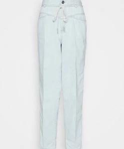 CLOSED ANNI Jean Boyfriend Femme - Coupe Délavée Bleu Clair - Taille Grande -Promos CLOSED Magasin 08d0856f0c2342eb95ba23557f41d84c