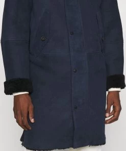CLOSED Homme Veste en Shearling D'hiver - Dark Indigo | Manteau Chaud et Élégant -Promos CLOSED Magasin 1080eea94c74430eb9d7bca02c2b3aa5