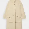 Manteau Classique avec Capuche CLOSED - Dried Teak pour Femme -Promos CLOSED Magasin 125d9bddb99b4c719a252f5f341897da