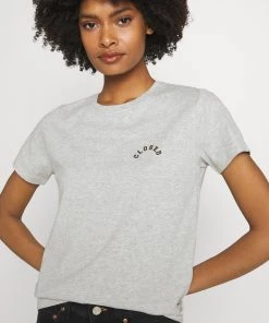 T-shirt Femme CLOSED Col Rond avec Logo sur la Poitrine - Taupe -Promos CLOSED Magasin 13a3abc6e1264f6a91c6898e914bee6f