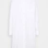 CLOSED Femme JASMINE Robe Chemise Blanche - Élégance et Confort -Promos CLOSED Magasin 1961e48f796549f38ed2cded528442da