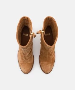 Bottines CLOSED ROSEMARY Marron Clair pour Femme - Chaussures Élégantes et Confortables -Promos CLOSED Magasin 1a099b80330646eb8ee73201f4e081be