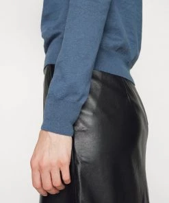 Pull Femme CLOSED CREW LONG SLEEVE Orion Bleu - Confort et Style -Promos CLOSED Magasin 1f537ef7236f481f9e84ae1208d50bbf