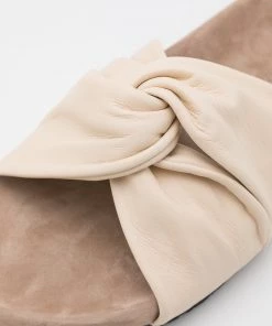 CLOSED KYOMI Mules Ecru Femme - Mules plates élégantes et confortables -Promos CLOSED Magasin 23fd5975f9d0450ea2ffa8021105f9c5