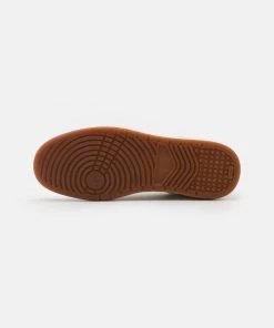 CLOSED Homme Baskets Basses White - Sneakers Élégantes et Confortables -Promos CLOSED Magasin 2a1bc80d28654cc9afc6d1c9d62df8bc