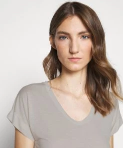 T-Shirt Femme Basique Col V Doux CLOSED - Blanc -Promos CLOSED Magasin 2b475d23a2c14c85b8c180f815fc5327