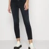 CLOSED Femme BAKER Jean Slim Bleu/Noir - Taille ajustée et style moderne -Promos CLOSED Magasin 2b98a93408434919a9245891f4602625