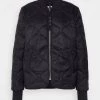 Veste courte matelassée CLOSED - Blouson Bomber Noir pour Femme -Promos CLOSED Magasin 2cac7a052ae6468c832d7a14a4bdcf6e
