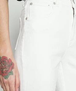 CLOSED LEAF Jean Bootcut Blanc Femme - Style Élégant et Confortable 13 CLOSED LEAF Jean Bootcut Blanc Femme - Style Élégant et Confortable -Promos CLOSED Magasin 2cf88ffff3474f538f9ca2721bc9a4f5