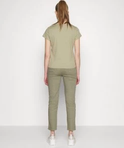 CLOSED Pantalon Classique Dried Basil Femme - Pantalon Pédalier Élégant -Promos CLOSED Magasin 2d508dee82934bae8b7df095f2925c5d