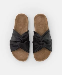 CLOSED Femme KYOMI Mules Noires - Mules plates élégantes et confortables -Promos CLOSED Magasin 2e4c4639729947459d853625e600ec68