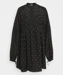 Robe De Jour Femme CLOSED CLERE Noir - Élégance et Confort