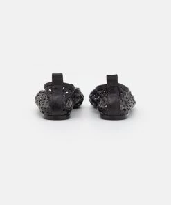 CLOSED Femme PERFORATED Ballerines Noir - Ballerines Classiques Élégantes -Promos CLOSED Magasin 2f73f26555414e22b19dfde65e90fbb7