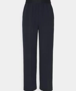 CLOSED EVELYN Pantalon Classique Dark Night Femme - Pantalon Élégant pour Femme -Promos CLOSED Magasin 31637fa18f4a426eb275e0e7b8d9551e