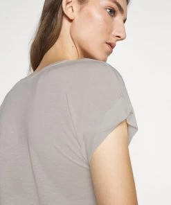 T-Shirt Femme Basique Col V Doux CLOSED - Blanc -Promos CLOSED Magasin 342921f7892b4f04a6f660cf2b90d78e