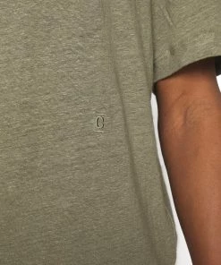 T-shirt Basique Homme CLOSED - Dried Basil | Confort et Style -Promos CLOSED Magasin 37558399a2514a4f88760f4b57a3a39d