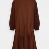 Robe d'été CLOSED Femme GODET DRESS - Robe De Jour Brazil Nut -Promos CLOSED Magasin 3b6656a20fb1490aa324fd9df82fbe8c