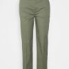Pantalon Classique Dried Basil Femme - CLOSED | Style Élégant et Confortable -Promos CLOSED Magasin 482c4e951b294b6a9c4c06b4818eddab