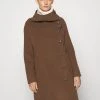 CLOSED Femme SHEHO Manteau Classique Marron Tawny - Manteau Élégant pour Femme -Promos CLOSED Magasin 4dc027d967fb4052b82ef97861eb2f9a