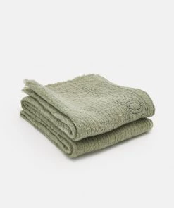 Écharpe CLOSED New Jade Femme - Accessoire Élégant et Moderne -Promos CLOSED Magasin 50e7cb93865841d283a9535295d2c194