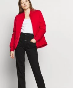 CLOSED Femme PEDAL PUSHER Jean Boyfriend Noir - Style Détendu et Confortable -Promos CLOSED Magasin 537be09396b34a1583a2076d013f0b97