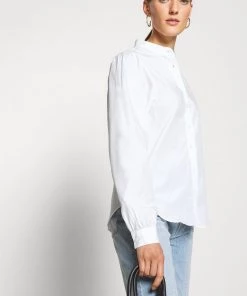 CLOSED EVIE Chemisier Blanc Femme - Chemise Élégante en Coton -Promos CLOSED Magasin 58f431de3a934c95bf5efb414b01a730