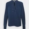 CLOSED Femme NYSSA Blouse Bleu Moyen - Élégance et Confort -Promos CLOSED Magasin 5a1654b4cc7649d1873427c1eff17ef3
