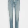 CLOSED Femme RENTON Jean Flare Mid Blue - Bootcut & Évasé - Denim Haut de Gamme -Promos CLOSED Magasin 5d44b22470184d518f0ae1021bbeab88
