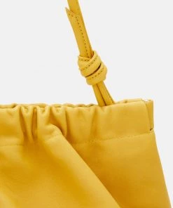 CLOSED Sac Bandoulière Curry Femme - Sac à Main Élégant et Pratique -Promos CLOSED Magasin 66aa08b786eb4af5937bdf3adba3163d