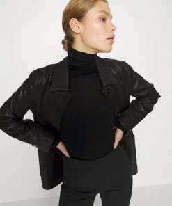 CLOSED KYLA Pantalon Classique Noir pour Femme - Élégance et Confort -Promos CLOSED Magasin 678ba8cd93c14549beab53694939e5ae