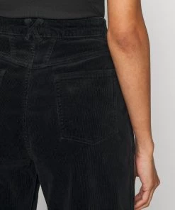 CLOSED Femme PEARL Pantalon Classique Noir - Élégance et Confort -Promos CLOSED Magasin 678ed2a48c2f4e89bb6a95884ab9083a