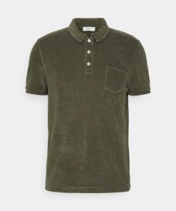 Polo Homme CLOSED à Manches Courtes - Dried Basil | Vêtements Élégants -Promos CLOSED Magasin 6de96efeb91248018171d43f9283f044