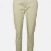 CLOSED JACK Chino New Jade Femme - Pantalon Chino Élégant pour Femme -Promos CLOSED Magasin 707588e1e3634596bf59473db4911242