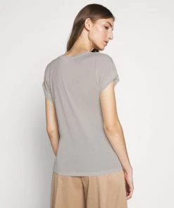 T-Shirt Femme Basique Col V Doux CLOSED - Blanc -Promos CLOSED Magasin 70899992f50442e7bc7a0dbcc4066c03