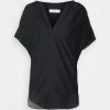 CLOSED LENA Blouse Noire pour Femme - Élégance et Style Intemporel -Promos CLOSED Magasin 70aae0a1e198480288bfdbd0d029e17c