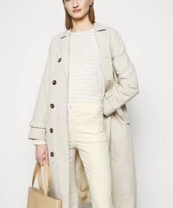 CLOSED Femme PUSHER Jeans Skinny Creme - Jean Slim Élégant -Promos CLOSED Magasin 71fe05804aca4209b1f952fdc1bc6a22