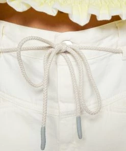 CLOSED AIRI Short En Jean Creme Femme - Jean Court Femme Élégant -Promos CLOSED Magasin 75336724d4ab46d5bc550b7fd2eaaa4a