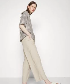 CLOSED DOLA Pantalon Classique Grain Beige Femme - Pantalon Taille Haute Élégant -Promos CLOSED Magasin 7613fbfbea194a02ba40b532f18829b2