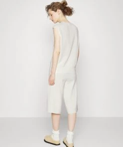 CLOSED CULOTTES Courtes Femme en Ivoire - Shorts Élégants et Confortables -Promos CLOSED Magasin 79ec7130411347ae94d3277c694fc7fa