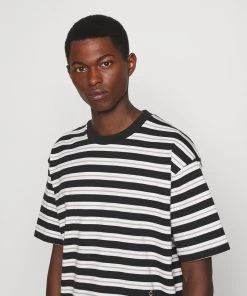 T-shirt Homme Imprimé Noir CLOSED - Style Décontracté et Moderne 13 T-shirt Homme Imprimé Noir CLOSED - Style Décontracté et Moderne -Promos CLOSED Magasin 7bea6339b5e742d59f5a4346a4f2d138