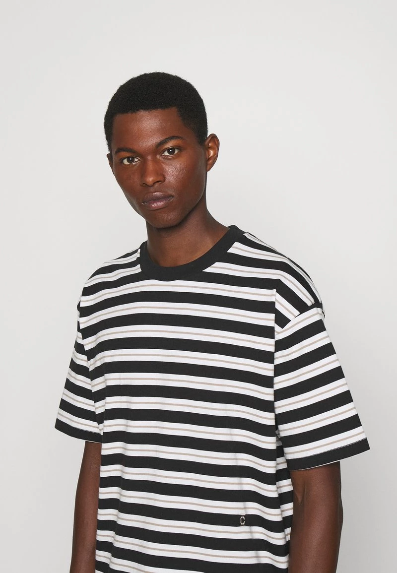 T-shirt Homme Imprimé Noir CLOSED - Style Décontracté et Moderne 6 T-shirt Homme Imprimé Noir CLOSED - Style Décontracté et Moderne – Image 4