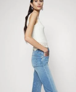 CLOSED Femme RAWLIN Jean Bootcut Bleu Moyen - Style Élégant et Confortable 11 CLOSED Femme RAWLIN Jean Bootcut Bleu Moyen - Style Élégant et Confortable -Promos CLOSED Magasin 823abe98faac43a0b67ed9bfb12e513a