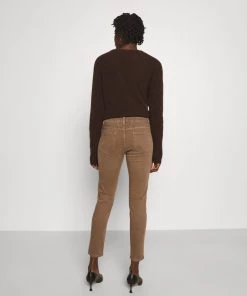 Jean Slim Femme CLOSED BAKER - Couleur Chocolate Chip -Promos CLOSED Magasin 86e1bae6d4fb4e32b81dc1be879726e3