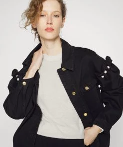 Pull Femme CLOSED CREW Longue Manche en Laine - Ivory -Promos CLOSED Magasin 893dd93e02854fca9d54d9e02b0dc66a