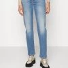 CLOSED Femme RENTON Jean Boyfriend Mid Blue - Jeans Large & Boyfriend Décontracté -Promos CLOSED Magasin 8953804362614eae89b7c9d48b15511c