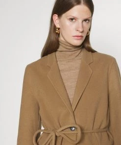 Blazer LOLA Dark Tan Femme - CLOSED | Élégance et Style -Promos CLOSED Magasin 8e686fe20b784d17874f36d0e44b0820