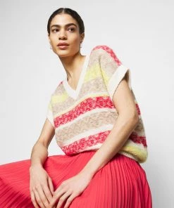 CLOSED MERI Jupe Plissée Amaranth Red Femme - Jupe Trapèze Élégante -Promos CLOSED Magasin 8fdb12343b6f432296d3bf75903ceff3