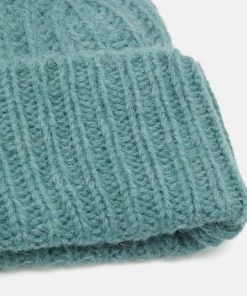 Bonnet CLOSED Pale Teal Femme - Accessoire Élégant pour Femme -Promos CLOSED Magasin 8ff32a91c35b4541a1845f7fe6ca315a